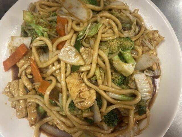 Chicken Stir-Fried Udon Noodles